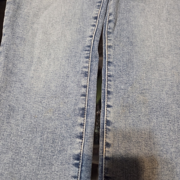 Good American Light Wash Skinny Jeans - Picture 6 of 8